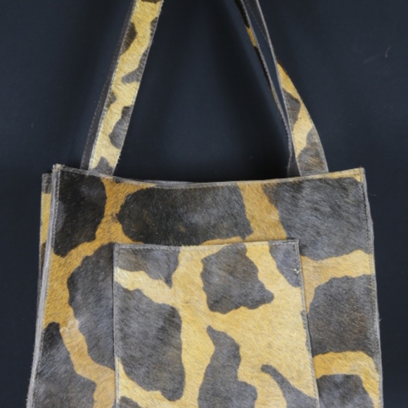 Giraffe Print Tote - Picture 3 of 3